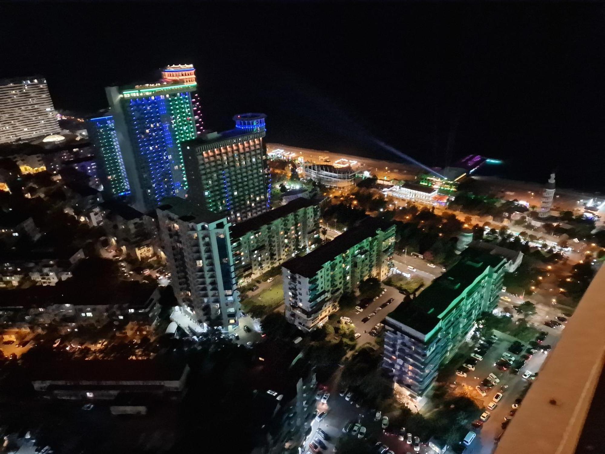 Apart-Hotel Orbi City Батуми Екстериор снимка